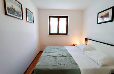 Istra, stan Novigrad – dva apartmana na 1. katu, terasa s kaminom, bazen i parking 14
