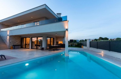 Beautiful modern villa not far from the sea and the city center! 3