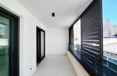 Istra, Poreč centar – moderan dvosobni stan s garažom u urbanoj novogradnji