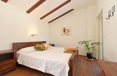 Poreč, okolica, kuća sa bazenom i apartmanom 16