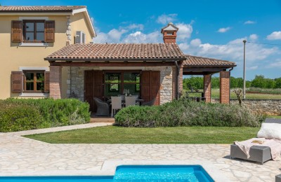 Istra, Poreč okolica - Samostojeća kuća s bazenom i mediteranskim vrtom – mirna lokacija