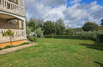 Odlična lokacija, kuća sa tri stana za renovaciju i građevinskim zemljištem!!! 4