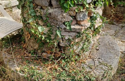 Doppelhaushälfte aus Stein zur Renovierung 3