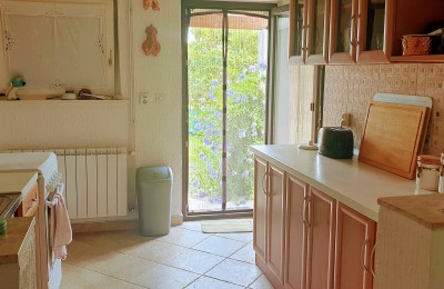 House with a beautiful yard in a quiet location in the center of Istria 6