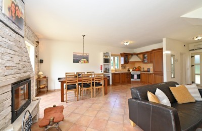 Poreč, okolica, kuća sa bazenom i apartmanom 9
