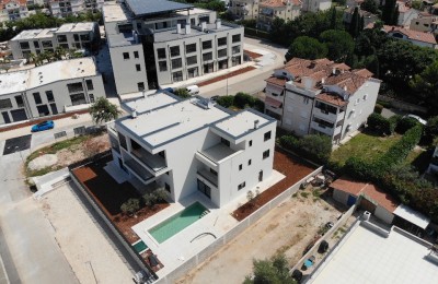Poreč, Luksuzna kuća s bazenom i pogledom na more! 5