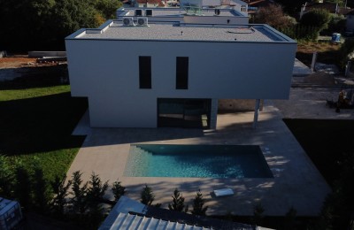 Modern house near the town of Poreč and the sea - under construction 4