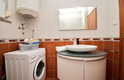 Stan sa dvije spavaće sobe i dvorištem od 190m2, 1200m od mora 2