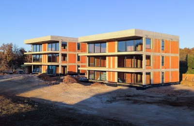 Istrien, Poreč – Luxuriöse Wohnung im ersten Stock mit Aussicht, nahe dem Stadtzentrum - in Bau