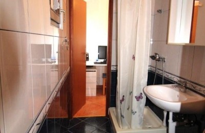 Apartma s 3 spalnicami in dvema kopalnicama v Červar Portu, 150 m od morja