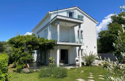 Modern house with a garden, 5 km from Poreč - quiet location, last in a row 3