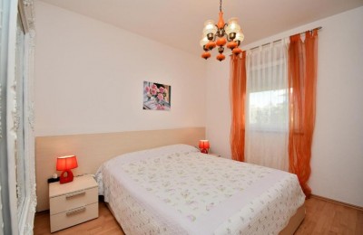 Stan sa dvije spavaće sobe i dvorištem od 190m2, 1200m od mora 12