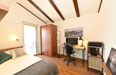 Poreč, okolica, kuća sa bazenom i apartmanom 14