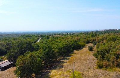 Višnjan, surroundings, attractive land with a sea view!