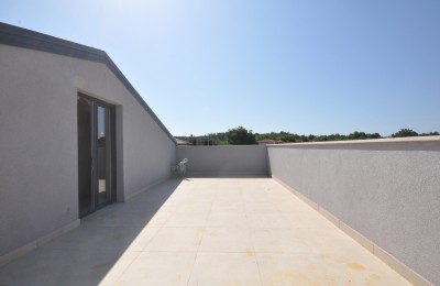 Poreč, Umgebung, Dreizimmerwohnung mit großer Terrasse und herrlichem Meerblick! - in Bau 2