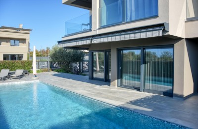 Vila sa bazenom, samo 500m od prvih plaža