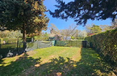 Istria, Parenzo - Terreno edificabile | 1.265 m² | Posizione tranquilla, a 600 m dal mare
