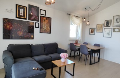 Stan sa dvije spavaće sobe, namješten, 66m2