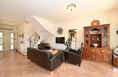 Poreč, okolica, kuća sa bazenom i apartmanom 8