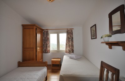 House with a beautiful yard in a quiet location in the center of Istria 18