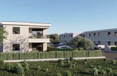 Stan sa vrtom od 130m2 i jednom spavaćom sobom, 3500m od mora i grada 7