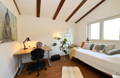 Poreč, okolica, kuća sa bazenom i apartmanom 18