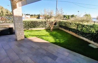 Istria, Novigrad – Apartment with private garden, sea view and hot tub