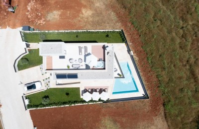 Beautiful modern villa not far from the sea and the city center! 27