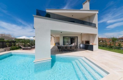 Beautiful modern villa not far from the sea and the city center!