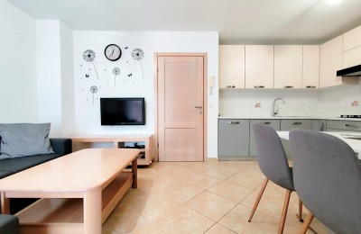 Istra, Poreč okolica - Stan 55 m² s dvije spavaće sobe, namješten, terasa, parking, spremište