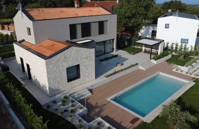 Beautiful and well built villa, in a quiet small village 3