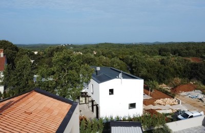 Villa bella e ben costruita, in un tranquillo paesino 5