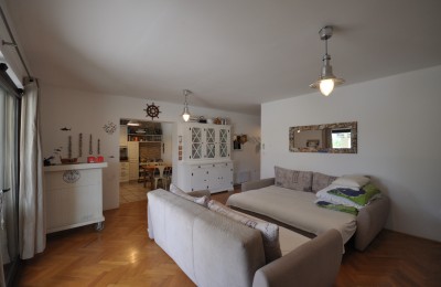 Nice apartment near the sea, with two bedrooms, yard and garage