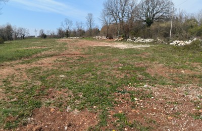 Višnjan, surrounding area, building land in a quiet environment