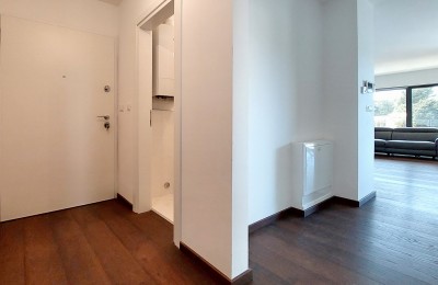 Poreč, stan od 78m2, 2 spavaće sobe, pogled more, sa garažom , blizina grada i plaže 20