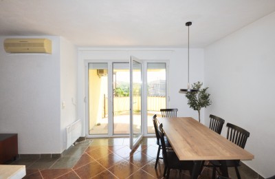 Poreč, surroundings, spacious apartment near the center of Poreč! 4