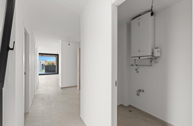 Stan u Novigradu u luksuznoj zgradi, 1. kat, 82,7m2, parking, bazen 4