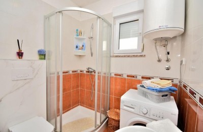 Stan sa dvije spavaće sobe i dvorištem od 190m2, 1200m od mora 9
