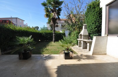 Funtana, apartment with two bedrooms and yard, 400m from the sea!! 12