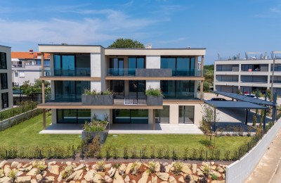 Istra, Novigrad  - Istra, Novigrad – Moderna novogradnja s vrtom, terasom i pogledom na more