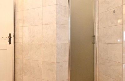 Poreč, okolica, kuća sa bazenom i apartmanom 25