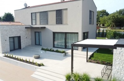 Schöne und gut gebaute Villa, in einem ruhigen kleinen Dorf 9