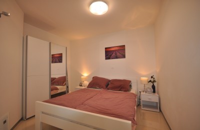 Novigrad, stanovanje s dvema spalnicama in garažo 8
