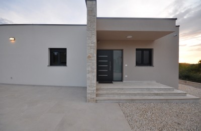 Haus mit Swimmingpool am Dorfrand mit Blick auf den Wald 26