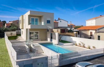 Istra, Pula okolica - Vila s bazenom i otvorenim pogledom na more - novogradnja