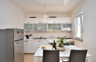 Stan sa dvije spavaće sobe i dvorištem od 190m2, 1200m od mora 8