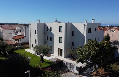 Parenzo, Casa a Schiera di Lusso con Vista Mare!