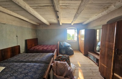 Kamena kuća sa dvorištem i pogledom na more - za renovaciju 8