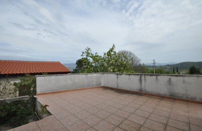 House with a beautiful yard in a quiet location in the center of Istria 29