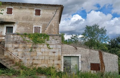 Semi-detached stone house for adaptation